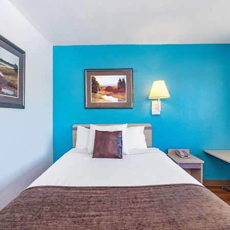 Travelodge By Wyndham Miles City Bagian luar foto