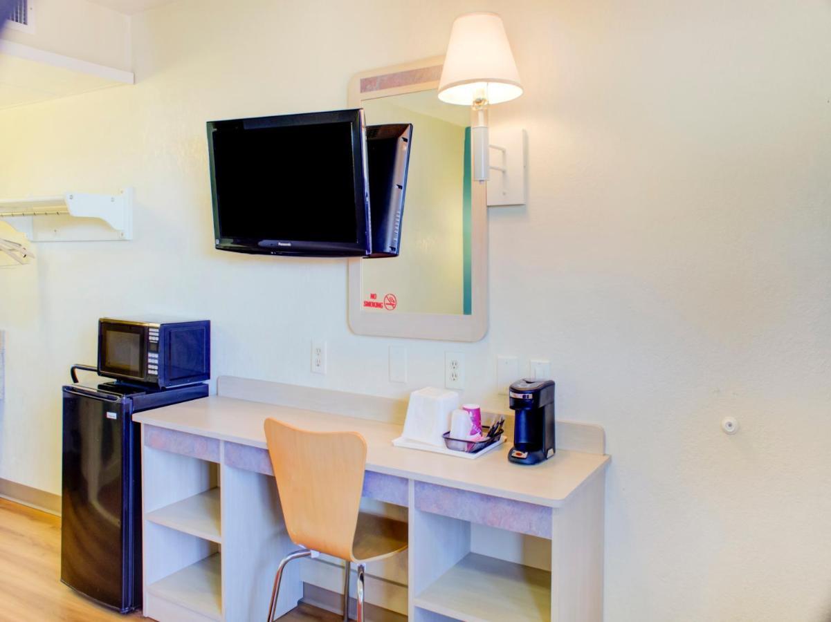 Travelodge By Wyndham Miles City Bagian luar foto